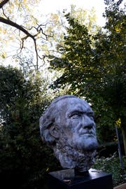 Wagner-Büste beim Eingang zum Museum (Bild: Nadia Schärli)