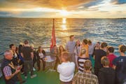 Die Thaler Jungbürger feiern auf dem Schiff. (Bild: Christof Sonderegger)