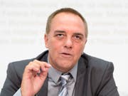 Richard Koller bei der Vorstellung der ZAFI-Initiative im Juni 2017 - für das Volksbegehren «Zuerst Arbeit für Inländer» werden keine Unterschriften mehr gesammelt. (Bild: KEYSTONE/ANTHONY ANEX)