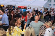 Das J&B Strassenfest entpuppte sich als friedlicher, generationenübergreifender Auftakt in die hiesige Sommerparty-Saison. (Bild: Christof Lampart)