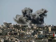 Die Bombardierungen in Syrien nehmen kein Ende - Meldungen über weitere Raketeneinschläge diesmal in der nordsyrischen Provinz Aleppo. (Archivbild von Daraa) (Bild: KEYSTONE/AP Nabaa Media)