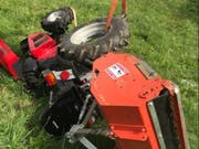 Ein 76-jähriger Mann ist bei Muttenz BL tödlich verletzt worden, weil sein Kleintraktor sich auf der Fahrt bergauf überschlug. (Bild: Kantonspolizei Basel-Landschaft)