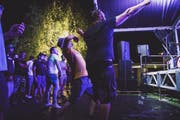 Noch ein letztes Mal Party vor der Bühne.