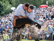 Benjamin Gapany /rechts), hier im Duell mit Mike Müllestein (Bild: KEYSTONE/URS FLUEELER)