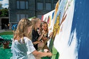 Kinder an der Eröffnung des Ferienpasszentrums im Maihof. (Bild: Corinne Glanzmann (16. Juli 2018))