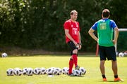 Nach den Stationen Nürnberg und Anderlecht ist er wieder zurück auf den Schweizer Fussballplätzen: René Weiler. (Bild: Alexandra Wey/Keystone (Luzern, 28. Juni 2018))