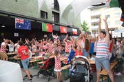 Die Kroaten waren begeisterte Besucher der Buchser Fanmeile, nicht nur – wie hier im Bild – am Finalspiel. (Bild: Alexandra Gächter)