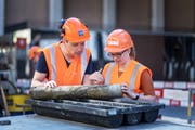 Ingenieur Dirk Alfermann und Geologin Anja Pestalozzi leiten die Bohrarbeiten in der Stadt. (Bild: Michel Canonica)