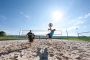 Sportfans kommen auf ihre Kosten, zum Beispiel mit Volleyballspielen. (Bild: PD)
