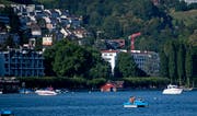Pedalos in der Luzerner Seebucht auf dem Vierwaldstättesee (Bild: Corinne Glanzmann (Luzern, 1. Juli 2018))