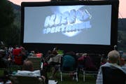 Eine gemütliche Atmosphäre: Kinospektakel im Strandbad Buochs-Ennetbürgen. (Bild: Sepp Odermatt (Buochs, 2. Juli 2018))