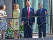 Der finnischen Präsident Sauli Niinistö hat Trump und First Lady Melania an seinem Wohnsitz begrüsst. (Bild: KEYSTONE/EPA COMPIC/KIMMO BRANDT)