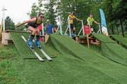 Die Kägiswilerin Andrina Frank katapultiert sich kraftvoll aus der Startrampe. Damit im Winter möglichst keine Konkurrentin mehr an ihr vorbeikommen wird. (Bild: Boris Bürgisser (Melchtal, 14. Juli 2018)