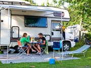 Zur Parahotellerie zählen neben Ferienwohnungen und Jugendherbergen auch Campingplätze. (Bild: KEYSTONE/MARTIN RUETSCHI)