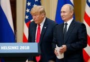 Der russische Präsident Vladimir Putin (rechts) und US-Präsident Donald J. Trump an einer Medienkonferenz in Helsinki. (Bild: Anatoly Maltsev/EPA, 16. Juli 2018)