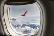 Die Fluggesellschaft Helvetic Airways gibt eine Riesenbestellung von neuen Fliegern auf: Insgesamt will sie bis zu 24 Flugzeuge kaufen. Damit würde die Flotte verdoppelt. (Bild: KEYSTONE/THOMAS HODEL)
