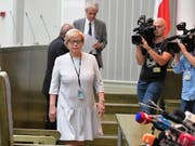 Die höchste Richterin Polens, Malgorzata Gersdorf, ist am Dienstag erneut zu ihrer Arbeit gekommen und trotzt damit den politischen Entwicklungen in ihrem Land. (Bild: KEYSTONE/EPA PAP/MARCIN OBARA)