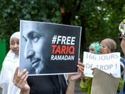 Dutzende Menschen demonstrieren in Genf ihre Unterstützung für den Islamwissenschaftler Tariq Ramadan. (Bild: Keystone/SALVATORE DI NOLFI)