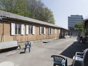 Abgewiesene Asylsuchende im beschleunigten Asylverfahren im Zentrum Juch in Zürich beanspruchten deutlich weniger Nothilfe als Personen im Regelbetrieb. (Bild: Keystone/GAETAN BALLY)