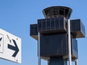 Keine streikenden Fluglotsen: Die Gewerkschaft Skycontrol hat ihren für 23. Juli geplanten Streik abgeblasen. (Themenbald) (Bild: KEYSTONE/MARTIAL TREZZINI)