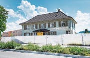 Weiterhin abgesperrt und ohne baulichen Fortschritt: das ehemalige Restaurant Obstgarten am Spitalkreisel. (Bild: Andrea Stalder)