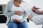 Deutlich mehr als die Hälfte aller Frauen, die sich 2017 in St. Gallen während der Schwangerschaft beraten liessen, sind Migrantinnen. (Bild: Getty)