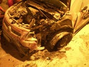 Auto brennt nach einem Unfall am Sustenpass in einem kurzen Tunnel aus. (Bild: Kantonspolizei Uri)