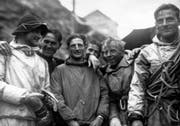 Die Alpinisten Heinrich Harrer, Andreas Heckmair, Fritz Kasparek und Ludwig «Wiggerl» Vörg (von links) porsieren nach der Erstbesteigung der Eigernordwand auf dem Eigergletscher für ein Foto. (Bild, Keystone (24. Juli 1938))