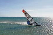 Heidi Ulrich aus Flüelen ist die schnellste Windsurferin der Welt. (Bild: PD)