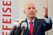 Mit seinem Rücktritt will Patrik Gisel die öffentliche Debatte um seine Person und die Bank beruhigen.(Bild: Keystone/Walter Bieri)