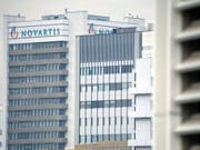 Novartis hat den Gewinn im zweiten Quartal dank Sondereffekten markant gesteigert. (Bild: KEYSTONE/GEORGIOS KEFALAS)
