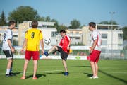 Der Afghane Habib hat sich auch durch den FC Sempach in die Schweiz integriert. Bild: Dominik Wunderli (20. Juni 2018)