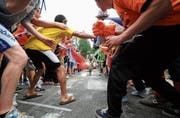 Faszination Alpe d’Huez: Fahrer und Publikum setzen die letzten Energien frei. (Bild: Charlie Crowhurst/Getty (Alpe d’Huez, 18. Juli 2013))