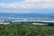 Ausblick vom Napoleonturm in Wädli auf den Untersee mit der Insel Reichenau.