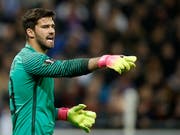 Der Brasilianer Alisson dirigiert für eine Rekordsumme ab sofort die Defensive von Liverpool (Bild: KEYSTONE/EPA/GUILLAUME HORCAJUELO)