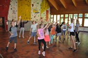 Tanzproben im Singcamp der Schwiizergoofe im Melchtal. (Bild: Birgit Scheidegger, 18. Juli 2018)