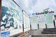 Bereits am Dorfeingang wartet die erste knifflige Aufgabe. (Bild: Urs M. Hemm)