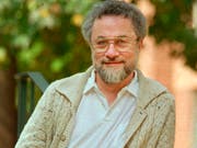 Adrian Cronauer hatte während des Vietnamkriegs von 1965 bis 1966 eine Sendung im US-Militärradio in Saigon moderiert. Er lieferte die Vorlage zum Film «Good Morning, Vietnam». (Bild von 1987) (Bild: KEYSTONE/AP/CHARLES KRUPA)