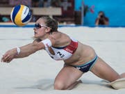 Nina Betschart war zusammen mit ihrer Partnerin Tanja Hüberli nicht nur letzte Woche in Gstaad (im Bild) erfolgreich, sondern auch diese Woche an der EM in den Niederlanden. Das Duo steht in den Viertelfinals (Bild: KEYSTONE/PETER SCHNEIDER)