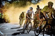 In einer der vielen Kehren hinauf zur L’Alpe d’Huez: Geraint Thomas (vorne) und Chris Froome (hinten). (Bild: Yorick Jansens/Imago (19. Juli 2018))