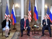 Donald Trump und seine Übersetzerin beim Treffen mit Wladimir Putin. (Bild: Keystone)