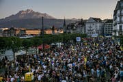 Stau – für einmal nicht durch Cars ausgelöst, sondern durch die Tausenden Festbesucher. (Philipp Schmidli (Luzern, 30. Juni 2018))