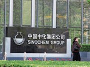Vor dem Hauptsitz des chinesischen Chemie-Konzerns Sinochem in Peking. (Bild: Imago; 8. Juli 2011)