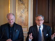 Gianandrea Noseda (l) wird im September 2021 Generalmusikdirektor des Opernhauses Zürich. Am 2. Juli 2018 präsentiert er sich zusammen mit seinem Vorgänger Fabio Luisi. (Bild: Keystone/MELANIE DUCHENE)