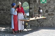 Töpferinnen bei der Arbeit.