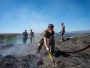 Soldaten helfen bei der Feuerbekämpfung im Norden Englands (Bild: KEYSTONE/EPA BRITISH MINISTRY OF DEFENCE/SGT DONALD TODD (RLC))