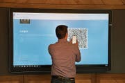 Der erste Versuch in Zug, mit der Digital-ID eine Stimme abzugeben, ist geglückt. In der Nacht vom 1. auf den 2. Juli um genau 23.59 Uhr endete die Projektphase. (Bild: Zuger Presse/Daniel Frischherz (25. Juni 2018))