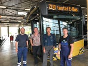ZVB-Mechaniker testen den Bus in der Werkstatt (Bild: PD