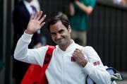 Federer trägt seit Montag nicht mehr Nike, sondern Sportkleidung der japanischen Marke Uniqlo. (Bild: Keystone/Nic Bothma)