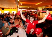 Schweizer Fans im Fussballfieber.. (Bild: Stefan Kaiser (Baar, 15. Juni 2016))